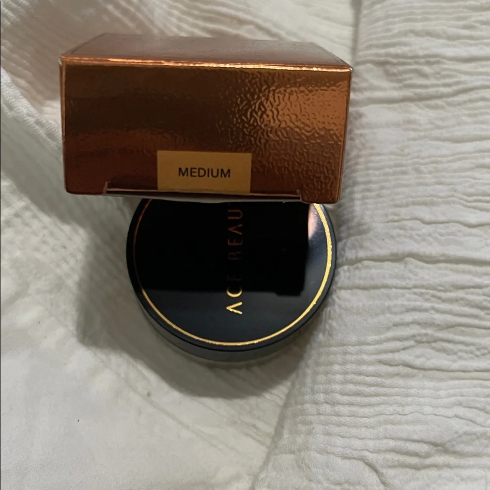 NIB- Ace Beaute - Loose Setting Powder - Medium